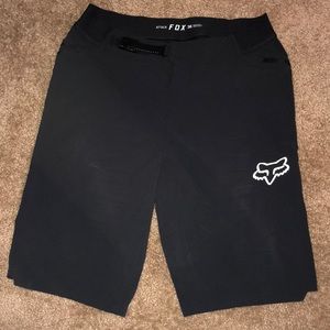 Men’s FOX biking shorts. Size 36.